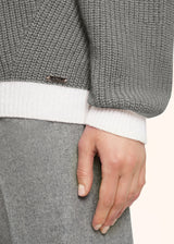 maglia lupetto Kiton donna, in cashmere grigio/bianco 4