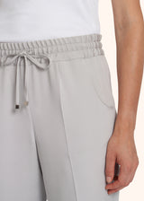Pantaloni grigio chiaro Kiton da donna, in seta 4