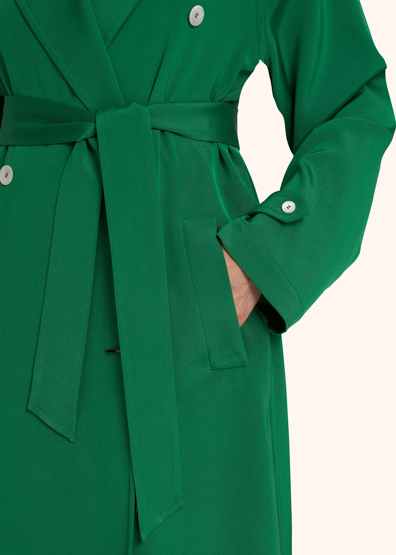 Soprabito verde smeraldo Kiton da donna, in seta 4